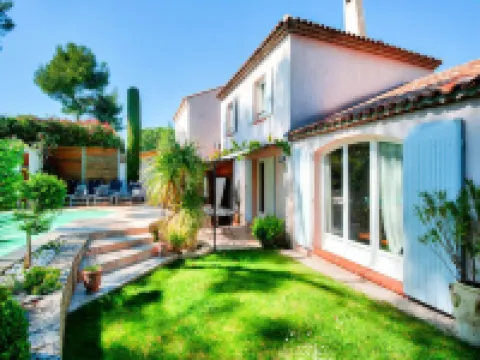 Residence Villas and Mas Pont Royal Hotels in Mallemort