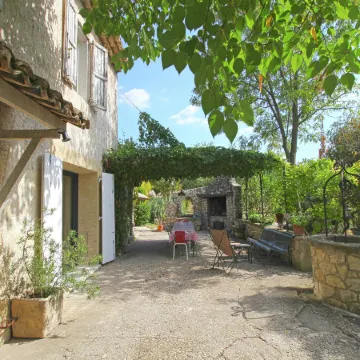 Holiday Home in Provence with Private Pool Отели в г. Кавайон