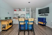 Tranquil condo 129 with AC in charming Cedar Key