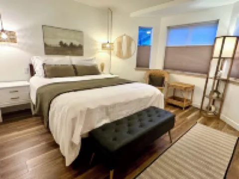 Cozy Chelan Condo, Lake & Mountain Views