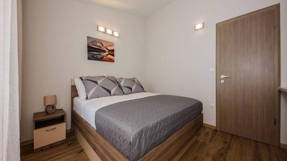 Coastal apartment in Sibenik-Brodarica