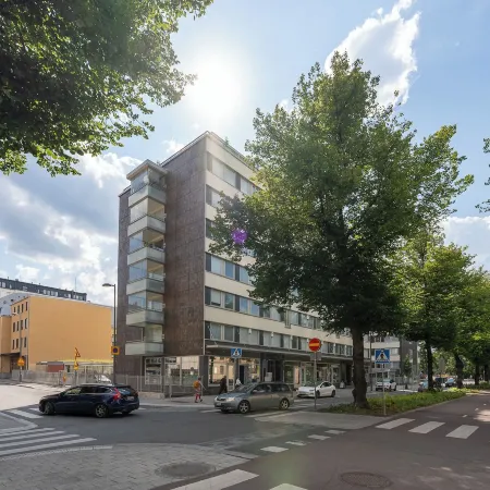 2Br Downtown Home with Balcony & Best Location