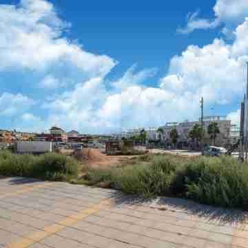 Elegant Home with Pool Fitness & Recreational Facilities