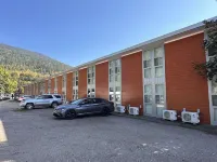 Grizz Hotel Các khách sạn ở Revelstoke