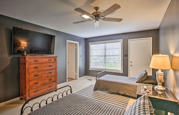 Pet-Friendly Lake Athens Home w/ Fireplace!