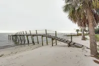 Steps to Beach: Carrabelle Family Home w/ Patio! - Beach