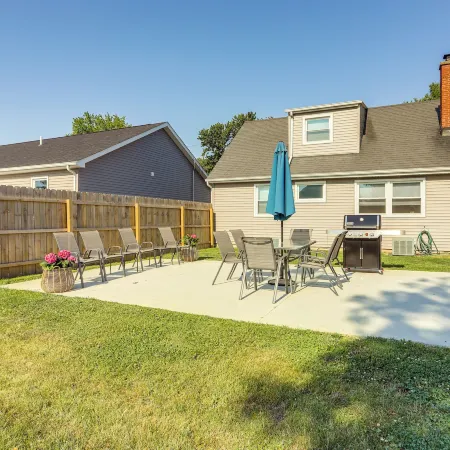 Dog-Friendly Port Clinton Home Walk to Lake Erie!