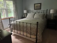 Newly Renovated Very Clean 2 Bedroom 2 Bath Condo Close to Skiing and Village