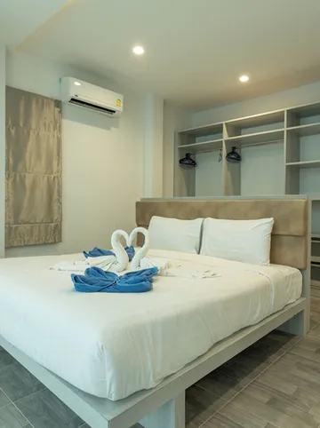 รูปภาพของวิลล่าพร้อมสระว่ายน้ำในร่มส่วนตัว ห่างจากหาดบางเทา 1.2 กม. วี135