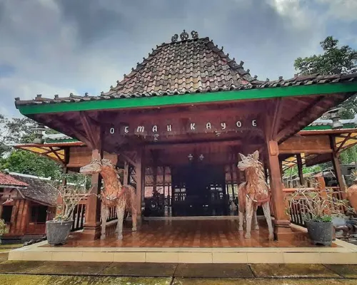 Kangen Oemah Kayoe Hotels in Kuningan Regency