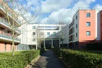Comfort Aparthotel Versailles Saint-Cyr-l'Ecole - parking