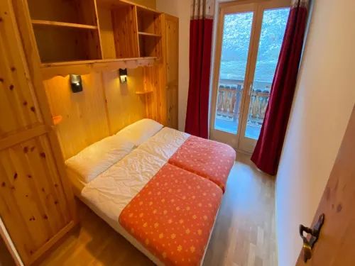 Inviting apartment near village center