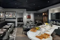 Edinburgh Marriott Hotel Holyrood - Airport Shuttle
