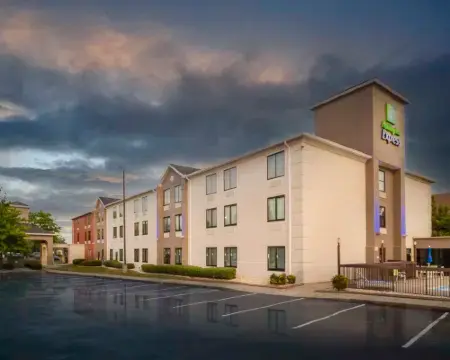 Holiday Inn Express CLAYTON (SE RALEIGH) by IHG Hotels in Garner