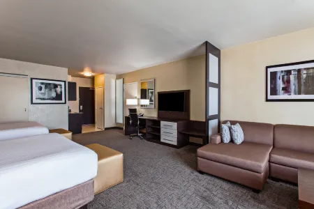 Holiday Inn Express & Suites Anaheim Resort Area Отели рядом с достопримечательностью «Rte 66»