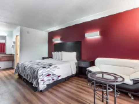 レッド ルーフ イン モンティーグル - I-24 モンティーグルのホテル