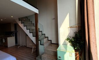 Huanyu Xiao Guanjia Apartment (Meilingdong Lu Road 1hao)