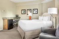 بلو جرين فاكيشنز لوريل كريست، آن أسيند ريزورت