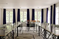 호텔 레 뷰 아트 콩피뉴