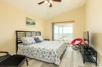 Galveston Bay Views and Pier! San Leon Gulf Getaway - Balkon