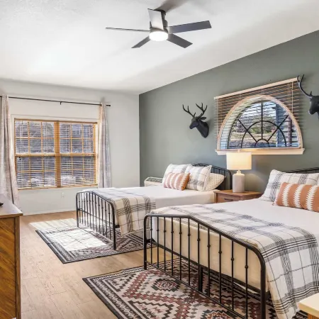 T Time Getaway - Overlooking Golf Views!