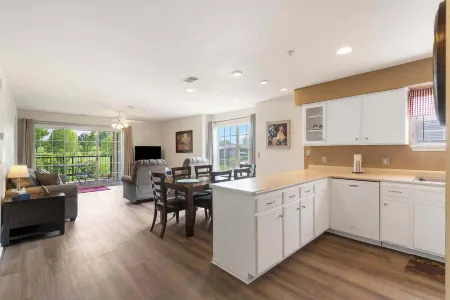 The Rockford Escape - Holiday Hills Branson - Golf Resort - Outdoor Pools