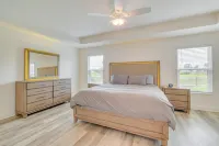 Pool Access & Screened Patio: Home in the Villages - parking