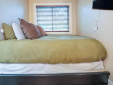 First Floor Studio Resort Access Portable AC Hotels in Beech Mountain