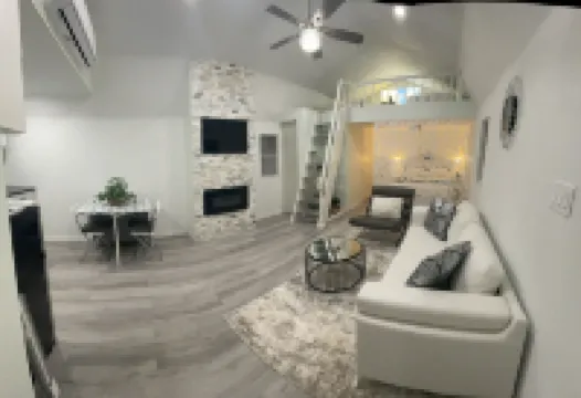 泉水中的小小小屋