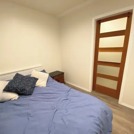 Spacious 2-Bedroom Suite w/ Sauna, Pool & Mountain Views