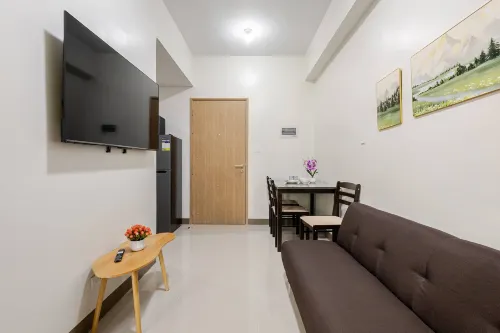 Near SM BF & Shopwise SLEX Accessible 2BR for 4 - 私人泳池