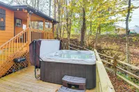 Hot Tub & Stone Fire Pit: Smoky Mountain Oasis!