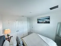 Modern 4BR New Home w Luxury Touches