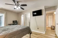 Pet-friendly Raleigh Townhome Near Medical Centers - Condos