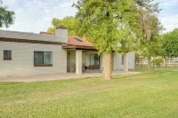 Family Home on > 2 Acres w/ Stables in Gilbert! -  Privatzimmer