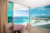 Altitude at Krystal Grand Cancun - All Inclusive - Merinäköala