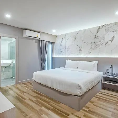 Hyde Park Hotel Bangkok Отели рядом с достопримечательностью «Станция экспресс-поезда Ratchaprarop»