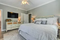 On-Site Beach Bar: Sunny Perdido Key Cottage!