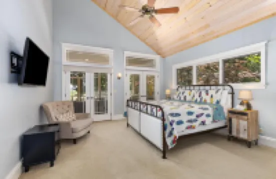 Private Beautiful Surrounding Hot Tub Mins to Saug Hotels in 