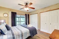 Cozy Mars Hill Farmhouse w/ Scenic Views - Wifi