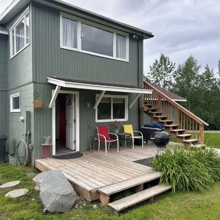 Tiny House with Bear Mountain Views.... Only 25 Minutes outside of Anchorage