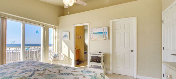 Quiet Waterfront Escape w/ Hot Tub & Beach Access! Hotels in Curry County