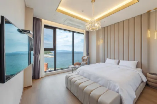 Blue Mango Pool Villa & Resort