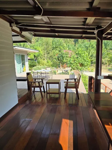 รูปภาพของรีทรีทบนภูเขาที่เงียบสงบในอ่าวลึกใต้