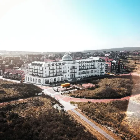 Strandhotel Kurhaus Juist Отели в г. Юист