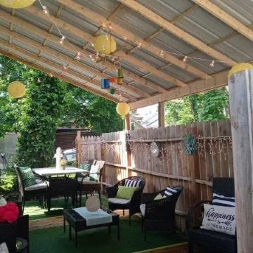 Hurry WE'Re Filling Fast! Downtown Short Walk to Food Bars & Ferrys.  Sleeps 18!