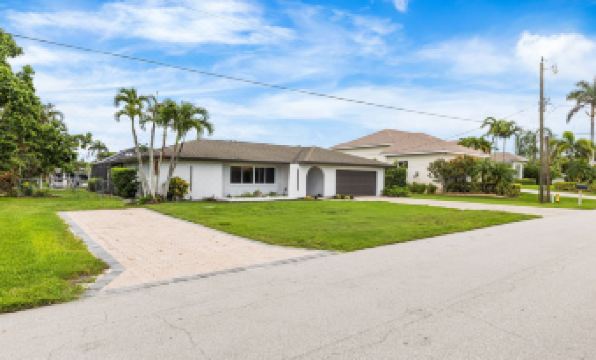 Riverfront Home w Private Dock Pool Beaches