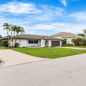 Riverfront Home w Private Dock Pool Beaches
