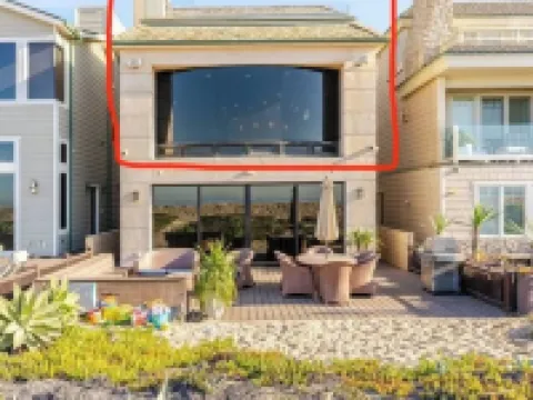 ON THE SAND! 5 Bedroom Beachfront Masterpiece in Huntington Beach, CA 선셋비치 호텔