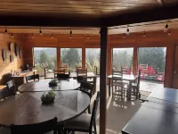 Golfer's Heaven Lodge: Deck, Mtn Views & Putting Green, 8 Min to Bandon Dunes